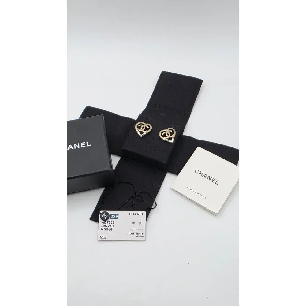 Chanel Gold-tone Interlocking CC Heart Stud Earrings NWT
